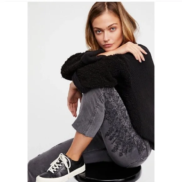 Free People cut-off Floral embroidered gray jeans Womens Size 26 Boho Stretchy - Picture 2 of 15